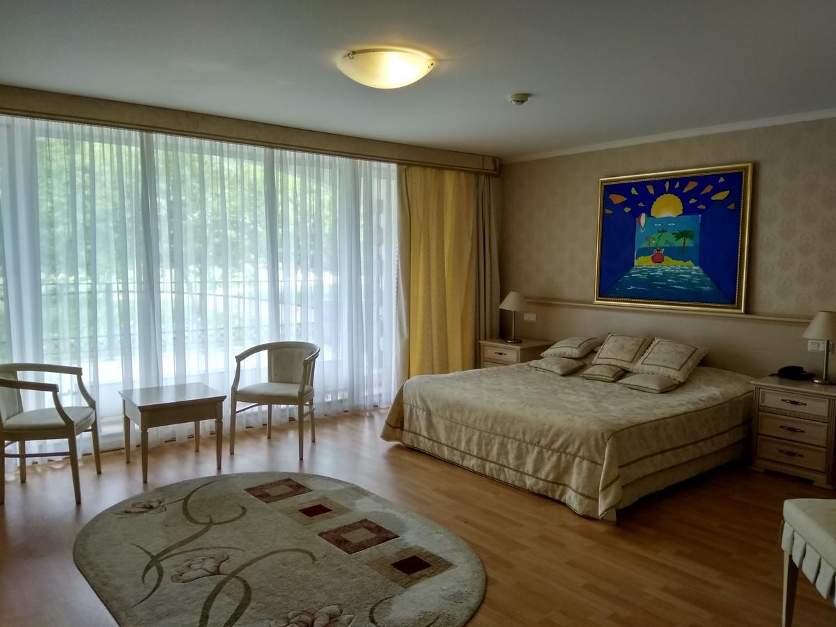 Park Hotel بوشكين المظهر الخارجي الصورة